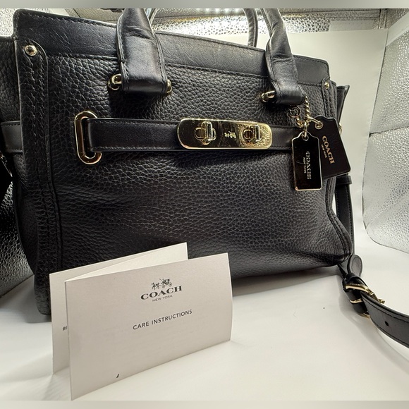 Coach Swagger 27 in Black Pebbled Leather – Gold Hardware - Picture 3 of 11